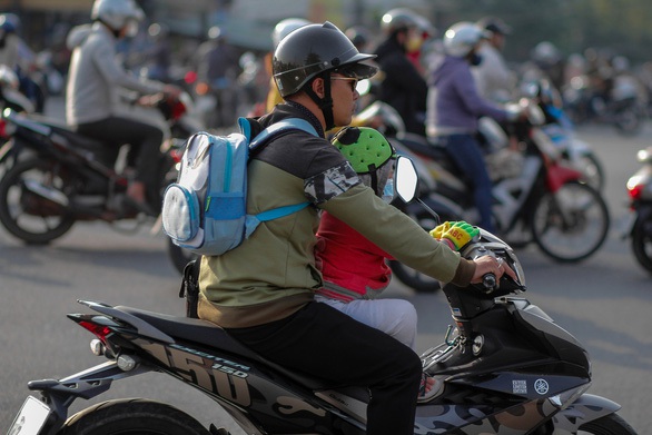 TP.HCM tiếp tục se lạnh vào sáng sớm, nhiệt độ cao nhất 32 độ C - Ảnh 1. TP.HCM tiếp tục se lạnh vào sáng sớm, nhiệt độ cao nhất 32 độ C - Ảnh 1.