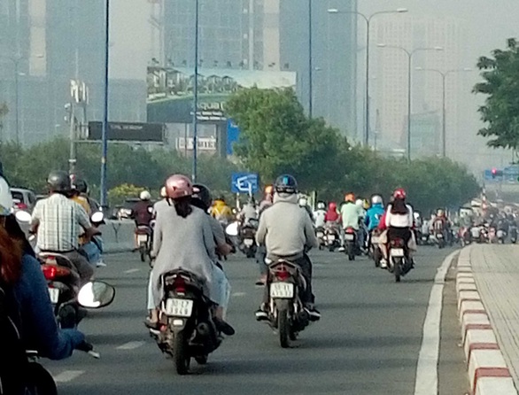 Giảm ô nhiễm cho TP.HCM, bao giờ làm được? - Ảnh 1. Giảm ô nhiễm cho TP.HCM, bao giờ làm được? - Ảnh 1.