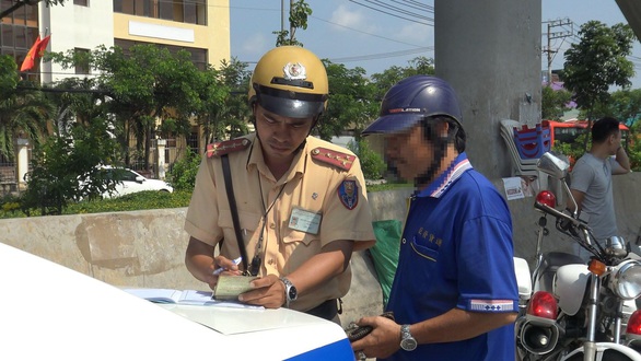 1 tháng tổng kiểm soát xe cộ: CSGT TP.HCM phạt mút khung, tai nạn giao thông giảm - Ảnh 1. 1 tháng tổng kiểm soát xe cộ: CSGT TP.HCM phạt mút khung, tai nạn giao thông giảm - Ảnh 1.