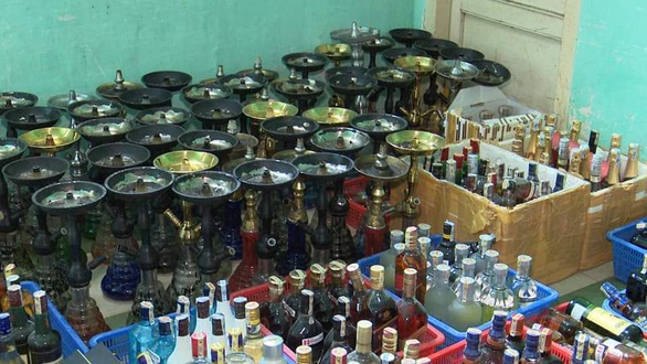 Phát hiện gần 400 chai rượu không rõ xuất xứ tại bar OQ Lounge - Ảnh 1. Phát hiện gần 400 chai rượu không rõ xuất xứ tại bar OQ Lounge - Ảnh 1.