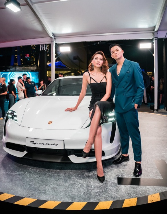 Thanh Hằng, Trọng Hiếu tham dự ra mắt dòng xe thuần điện Porsche Taycan - Ảnh 1. Thanh Hằng, Trọng Hiếu tham dự ra mắt dòng xe thuần điện Porsche Taycan - Ảnh 1.