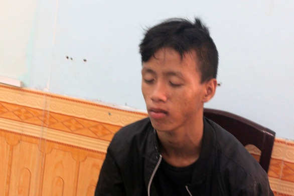 Bị công an kiểm tra, trộm xe quăng xe cầm 2 dao chạy giữa đường - Ảnh 1. Bị công an kiểm tra, trộm xe quăng xe cầm 2 dao chạy giữa đường - Ảnh 1.