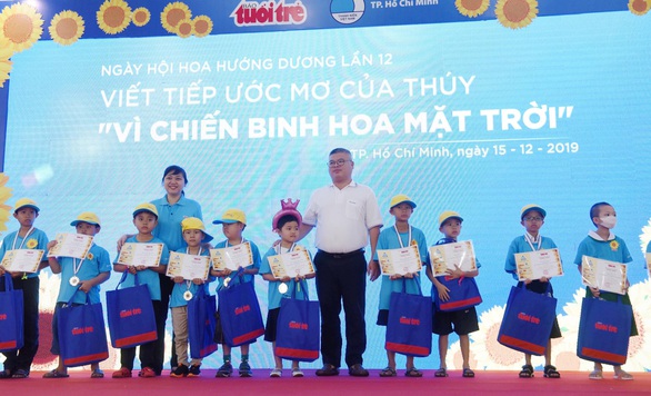 Bệnh nhi ung thư mong mỏi: Hết bệnh, con lại về đi học - Ảnh 1. Bệnh nhi ung thư mong mỏi: Hết bệnh, con lại về đi học - Ảnh 1.