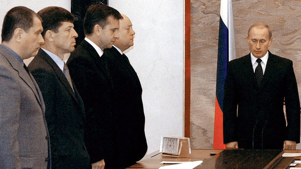 Nhìn lại 20 năm lãnh đạo của ông Putin qua 20 bức ảnh - Ảnh 6. Nhìn lại 20 năm lãnh đạo của ông Putin qua 20 bức ảnh - Ảnh 6.