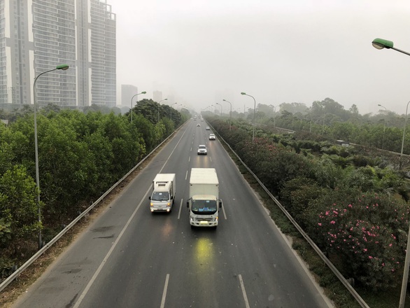 Sáng đầu tuần, trời Hà Nội mịt mờ như... Sa Pa - Ảnh 6. Sáng đầu tuần, trời Hà Nội mịt mờ như... Sa Pa - Ảnh 6.
