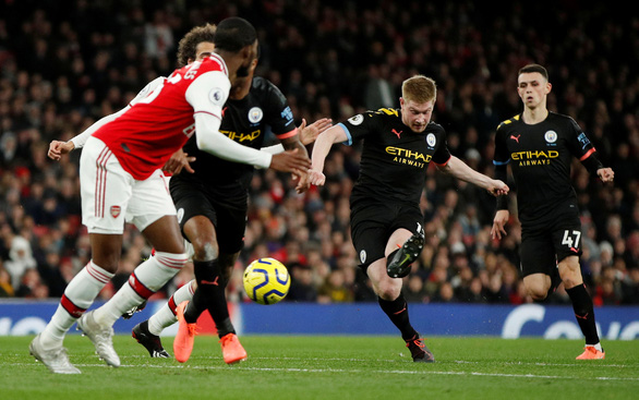 De Bruyne tỏa sáng, Man City nhẹ nhàng đánh bại Arsenal ngay trong hiệp 1 - Ảnh 3. De Bruyne tỏa sáng, Man City nhẹ nhàng đánh bại Arsenal ngay trong hiệp 1 - Ảnh 3.