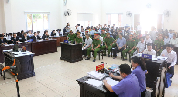 Cựu bí thư Bến Cát: Tôi mua đất giá thị trường, cấu kết với ngân hàng làm gì? - Ảnh 3. Cựu bí thư Bến Cát: Tôi mua đất giá thị trường, cấu kết với ngân hàng làm gì? - Ảnh 3.