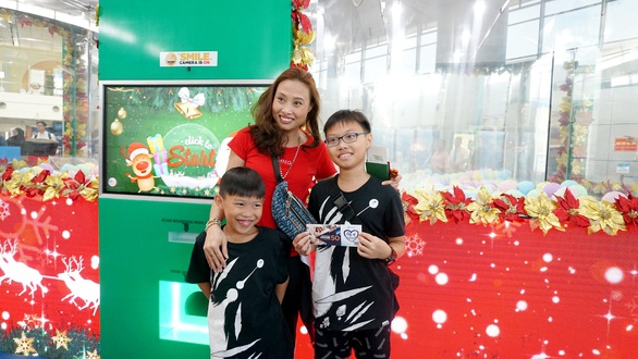 Đến sân bay mỉm cười gắp quà ngàn USD - Ảnh 4. Đến sân bay mỉm cười gắp quà ngàn USD - Ảnh 4.