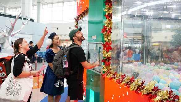 Đến sân bay mỉm cười gắp quà ngàn USD - Ảnh 5. Đến sân bay mỉm cười gắp quà ngàn USD - Ảnh 5.