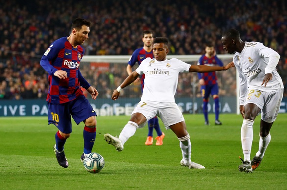 Barcelona và Real Madrid bất phân thắng bại trong trận ‘siêu kinh điển’ - Ảnh 1. Barcelona và Real Madrid bất phân thắng bại trong trận ‘siêu kinh điển’ - Ảnh 1.