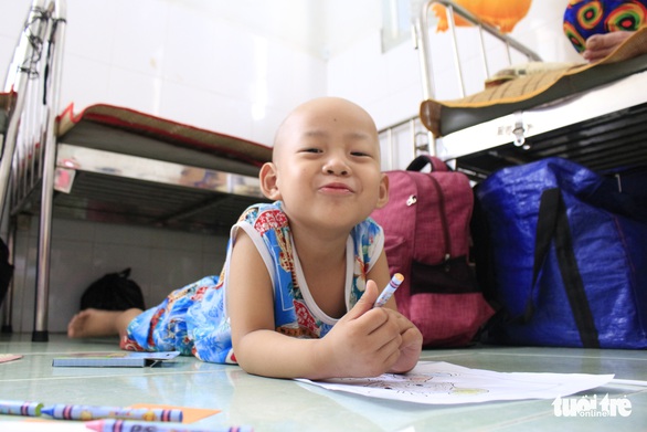 Trao quà ước nguyện đến hàng trăm bệnh nhi ung thư - Ảnh 4. Trao quà ước nguyện đến hàng trăm bệnh nhi ung thư - Ảnh 4.