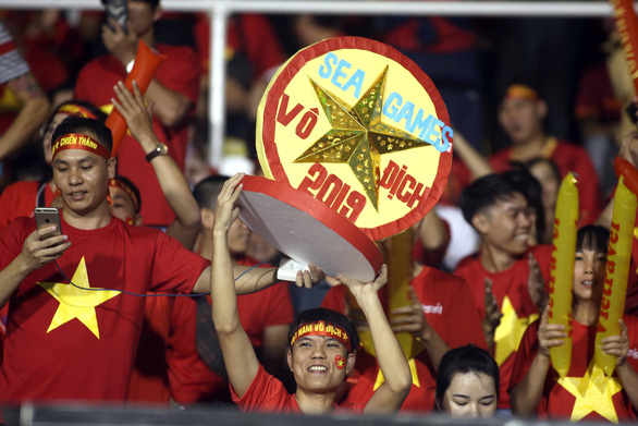 CĐV Việt Nam tại Philippines vỡ òa trước chiến thắng của thầy trò ông Park - Ảnh 3. CĐV Việt Nam tại Philippines vỡ òa trước chiến thắng của thầy trò ông Park - Ảnh 3.