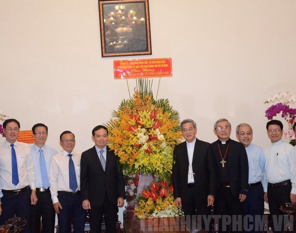 Lãnh đạo Chính phủ, TP.HCM thăm, tặng quà các vị chức sắc đạo Công giáo, Tin Lành - Ảnh 3. Lãnh đạo Chính phủ, TP.HCM thăm, tặng quà các vị chức sắc đạo Công giáo, Tin Lành - Ảnh 3.