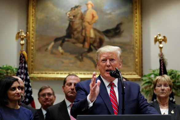 Dư luận Mỹ nghĩ gì về việc luận tội Tổng thống Trump? - Ảnh 1. Dư luận Mỹ nghĩ gì về việc luận tội Tổng thống Trump? - Ảnh 1.