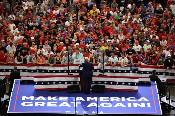 Ông Trump sử dụng chiêu gì để tái đắc cử năm 2020? - Ảnh 1. Ông Trump sử dụng chiêu gì để tái đắc cử năm 2020? - Ảnh 1.