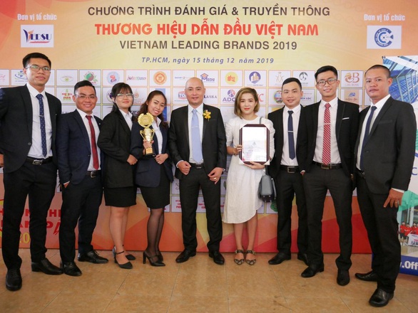 Office Saigon đạt Top 10 thương hiệu dẫn đầu Việt Nam 2019 - Ảnh 2. Office Saigon đạt Top 10 thương hiệu dẫn đầu Việt Nam 2019 - Ảnh 2.