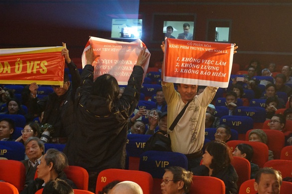 Ai quan tâm đến văn bản này, sau cuộc họp lên phòng tôi cho xem! - Ảnh 1. Ai quan tâm đến văn bản này, sau cuộc họp lên phòng tôi cho xem! - Ảnh 1.