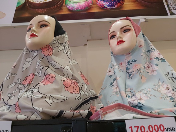 TP.HCM có cửa hàng tiện lợi đầu tiên đạt chuẩn Halal - Ảnh 4. TP.HCM có cửa hàng tiện lợi đầu tiên đạt chuẩn Halal - Ảnh 4.