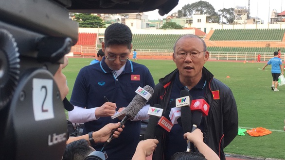 HLV Park Hang Seo: ‘Có những rủi ro khi U23 Việt Nam thiếu Văn Hậu’ - Ảnh 2. HLV Park Hang Seo: ‘Có những rủi ro khi U23 Việt Nam thiếu Văn Hậu’ - Ảnh 2.
