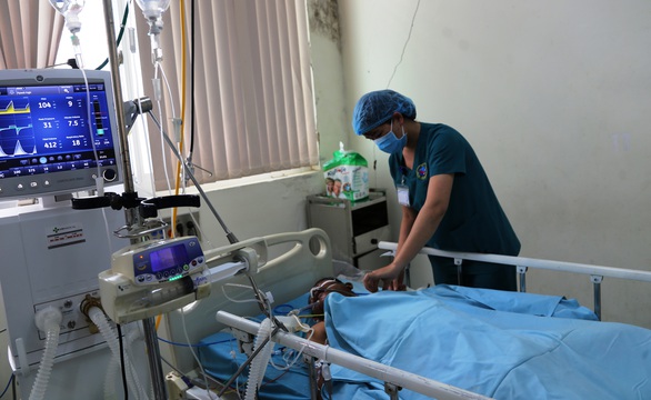 Vụ ngộ độc cá nóc: 1 người được gia đình xin về vì tiên lượng không qua khỏi - Ảnh 2. Vụ ngộ độc cá nóc: 1 người được gia đình xin về vì tiên lượng không qua khỏi - Ảnh 2.