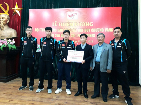 Trao thưởng 200 triệu đồng cho tấm huy chương vàng bóng bàn tại SEA Games 30 - Ảnh 1. Trao thưởng 200 triệu đồng cho tấm huy chương vàng bóng bàn tại SEA Games 30 - Ảnh 1.