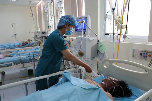 Vụ ngộ độc cá nóc: 1 người được gia đình xin về vì tiên lượng không qua khỏi - Ảnh 1. Vụ ngộ độc cá nóc: 1 người được gia đình xin về vì tiên lượng không qua khỏi - Ảnh 1.