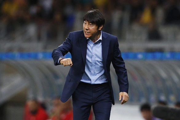 HLV Shin Tae Yong cùng lúc dẫn dắt U20, U23 và tuyển quốc gia Indonesia - Ảnh 1. HLV Shin Tae Yong cùng lúc dẫn dắt U20, U23 và tuyển quốc gia Indonesia - Ảnh 1.