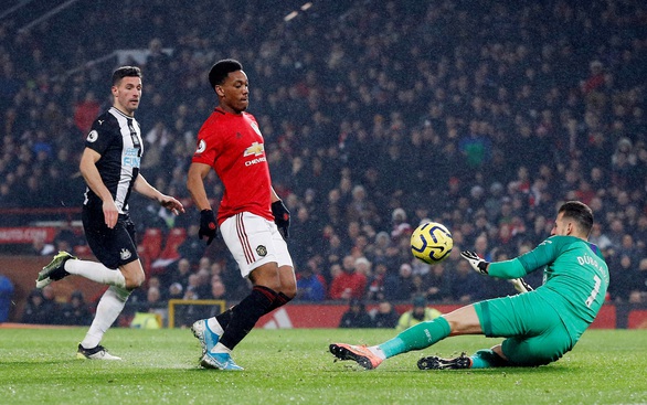 Hiệp 1 bùng nổ, M.U có thắng lợi dễ dàng trước Newcastle - Ảnh 1. Hiệp 1 bùng nổ, M.U có thắng lợi dễ dàng trước Newcastle - Ảnh 1.