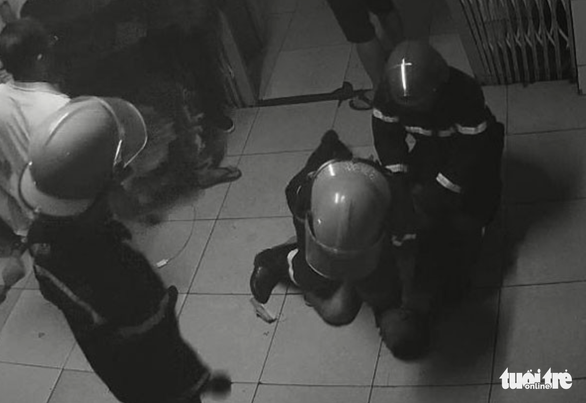 Bệnh nhân châm lửa đốt bệnh viện vì bị nhắc nhở chuyện hút thuốc lá - Ảnh 1. Bệnh nhân châm lửa đốt bệnh viện vì bị nhắc nhở chuyện hút thuốc lá - Ảnh 1.
