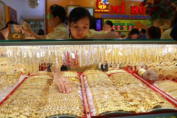 Giá vàng trong nước tiến sát 45 triệu đồng/lượng - Ảnh 1. Giá vàng trong nước tiến sát 45 triệu đồng/lượng - Ảnh 1.