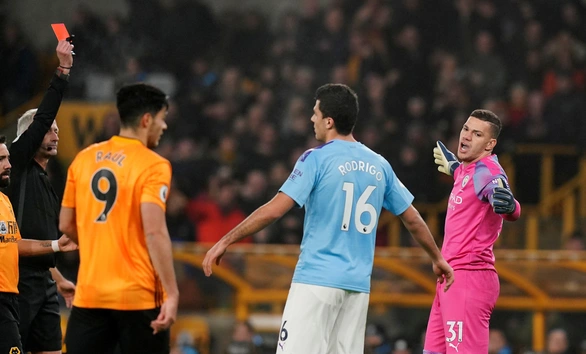 Thua Wolverhampton theo kịch bản không tưởng, Man City tung cờ trắng - Ảnh 2. Thua Wolverhampton theo kịch bản không tưởng, Man City tung cờ trắng - Ảnh 2.