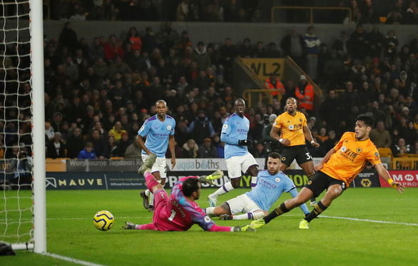 Thua Wolverhampton theo kịch bản không tưởng, Man City tung cờ trắng - Ảnh 4. Thua Wolverhampton theo kịch bản không tưởng, Man City tung cờ trắng - Ảnh 4.