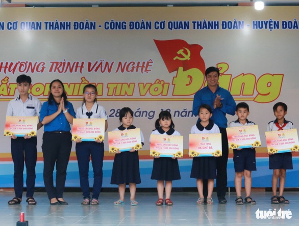 Các hoạt động chào mừng kỷ niệm 90 năm thành lập Đảng - Ảnh 6. Các hoạt động chào mừng kỷ niệm 90 năm thành lập Đảng - Ảnh 6.
