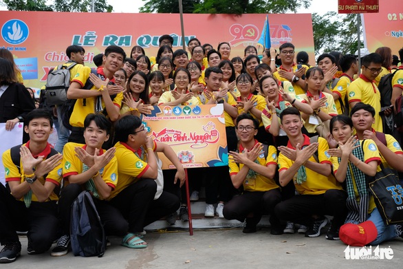 2.000 bạn trẻ khởi động Xuân tình nguyện - Ảnh 7. 2.000 bạn trẻ khởi động Xuân tình nguyện - Ảnh 7.