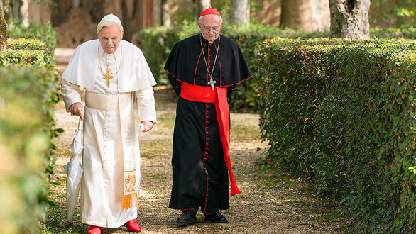 Hai Đức Giáo hoàng mở toang cửa Vatican - Ảnh 1.