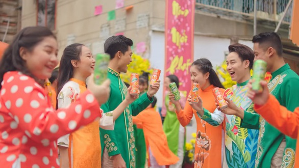‘Bán ve chai’ chuyện cũ, đón năm mới thật sang - Ảnh 4. ‘Bán ve chai’ chuyện cũ, đón năm mới thật sang - Ảnh 4.