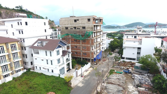 Nha Trang làm đủ cách, Ocean View vẫn rầm rộ thi công dù bị đình chỉ - Ảnh 1. Nha Trang làm đủ cách, Ocean View vẫn rầm rộ thi công dù bị đình chỉ - Ảnh 1.