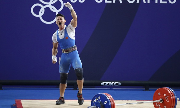 Lực sĩ Thạch Kim Tuấn và tấm huy chương bạc SEA Games đầy cảm xúc - Ảnh 1. Lực sĩ Thạch Kim Tuấn và tấm huy chương bạc SEA Games đầy cảm xúc - Ảnh 1.