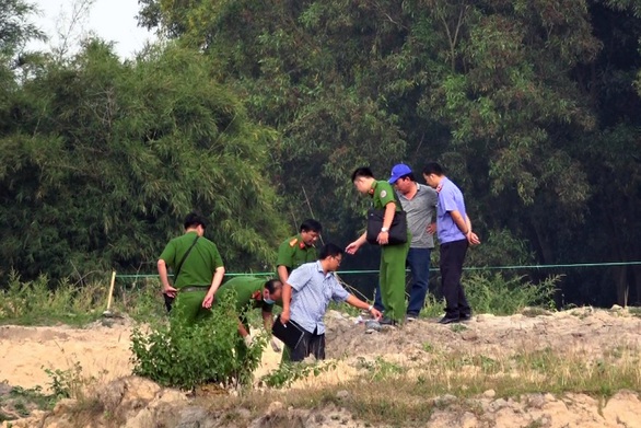 Phát hiện thi thể cháy đen trong khu dân cư sắp xây - Ảnh 1. Phát hiện thi thể cháy đen trong khu dân cư sắp xây - Ảnh 1.