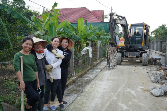 Người dân thị trấn Nghèn vui mừng đón nước sạch về - Ảnh 3. Người dân thị trấn Nghèn vui mừng đón nước sạch về - Ảnh 3.