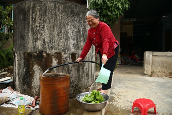 Người dân thị trấn Nghèn vui mừng đón nước sạch về - Ảnh 7. Người dân thị trấn Nghèn vui mừng đón nước sạch về - Ảnh 7.