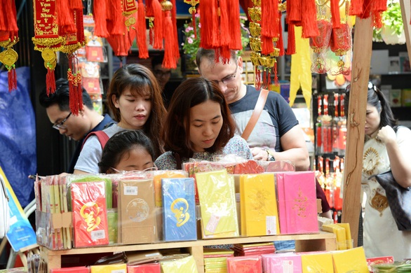 Lễ hội đường sách Tết Canh Tý: Điều kỳ diệu từ sách - Ảnh 1. Lễ hội đường sách Tết Canh Tý: Điều kỳ diệu từ sách - Ảnh 1.