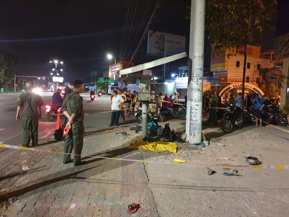 CSGT Bình Dương phủ nhận truy đuổi, bỏ mặc thanh niên tông trụ điện tử vong - Ảnh 2. CSGT Bình Dương phủ nhận truy đuổi, bỏ mặc thanh niên tông trụ điện tử vong - Ảnh 2.