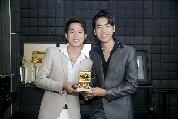 Hoàng Thùy Linh, K-ICM và Jack đoạt giải MAMA 2019 tại Nhật Bản - Ảnh 1. Hoàng Thùy Linh, K-ICM và Jack đoạt giải MAMA 2019 tại Nhật Bản - Ảnh 1.