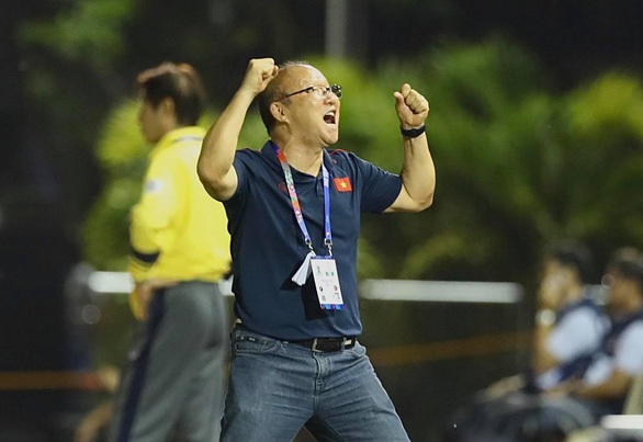Loại Thái Lan, U22 Việt Nam vào bán kết SEA Games gặp Campuchia - Ảnh 2. Loại Thái Lan, U22 Việt Nam vào bán kết SEA Games gặp Campuchia - Ảnh 2.