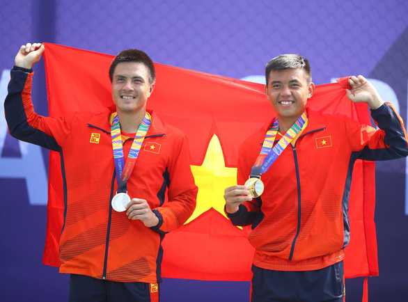 Đánh bại Daniel Nguyễn, Hoàng Nam đoạt huy chương vàng đơn nam quần vợt SEA Games 2019 - Ảnh 1. Đánh bại Daniel Nguyễn, Hoàng Nam đoạt huy chương vàng đơn nam quần vợt SEA Games 2019 - Ảnh 1.