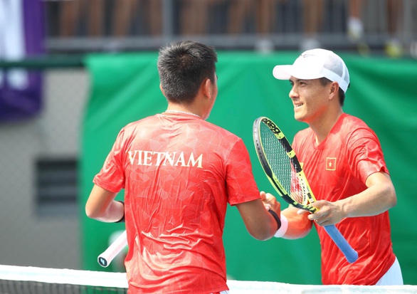 Đánh bại Daniel Nguyễn, Hoàng Nam đoạt huy chương vàng đơn nam quần vợt SEA Games 2019 - Ảnh 4. Đánh bại Daniel Nguyễn, Hoàng Nam đoạt huy chương vàng đơn nam quần vợt SEA Games 2019 - Ảnh 4.
