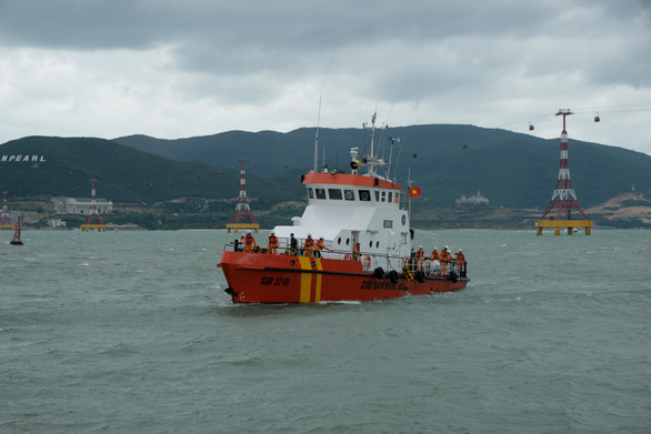 Tàu SAR 27-01 cứu du khách Nhật đột quỵ trên biển - Ảnh 1. Tàu SAR 27-01 cứu du khách Nhật đột quỵ trên biển - Ảnh 1.