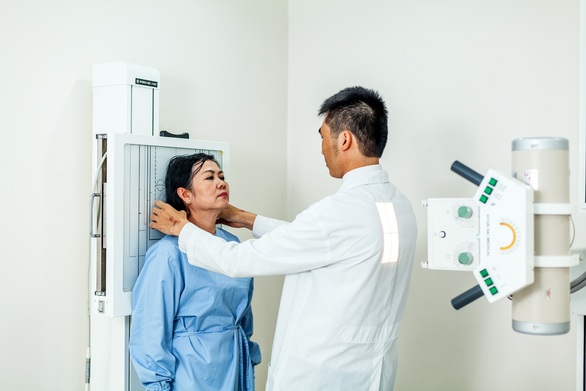 Làm gì để bảo vệ gia đình trước rủi ro bệnh tật? - Ảnh 1. Làm gì để bảo vệ gia đình trước rủi ro bệnh tật? - Ảnh 1.