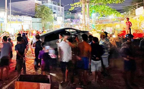 Vụ tài xế trúng đạn tử vong ở Bình Chánh: Trên xe chở thuốc lá lậu - Ảnh 1. Vụ tài xế trúng đạn tử vong ở Bình Chánh: Trên xe chở thuốc lá lậu - Ảnh 1.